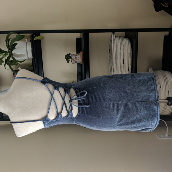 Dress - Picture 2 of 4